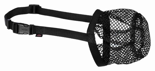 Protective net for poison baits, polyester