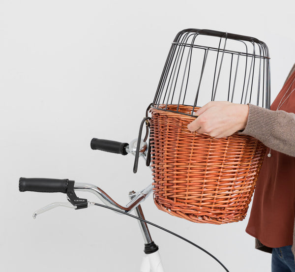 Bicycle basket with grid